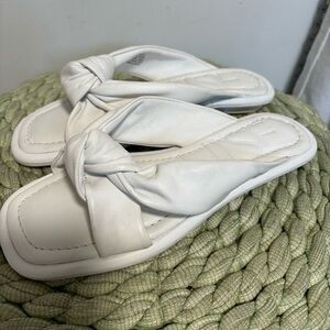 NWOB Louise Et Cie Abaleena Optic White Leather Top Knot Slide Flat Sandal